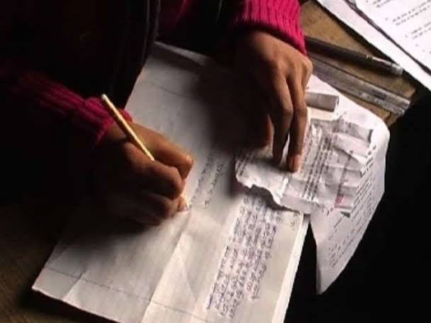 पकड़े गए नकल माफिया , प्रिंसिपल के घर पर लिखी जा रही थीं बोर्ड परीक्षा की कॉपियां 